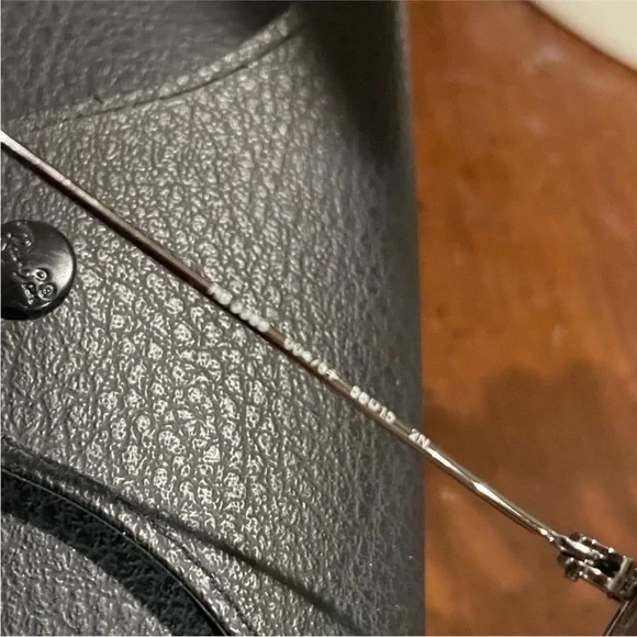 Authentic Ray-Ban Metallic Frame Aviator Sunglasses with Black Case - Picture 3 of 3